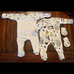 Goumi Outfits and Mittens